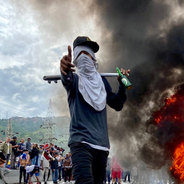 Mortes e prisões marcam protestos contra reeleição de Maduro na Venezuela