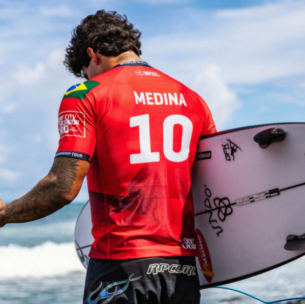 Do vôlei ao surf, atletas testemunham fé em Cristo